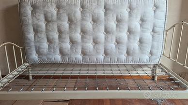 letto singolo  in ferro battuto con materasso