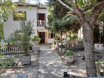 Villa singola con giardino