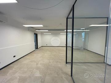 NEGOZIO A DESENZANO DEL GARDA