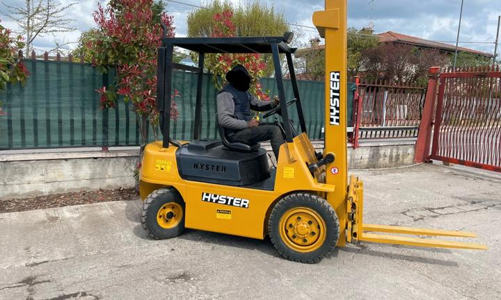 S34 - Muletto Hyster portata 25 q.li