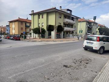 Locale commerciale falconara marittima