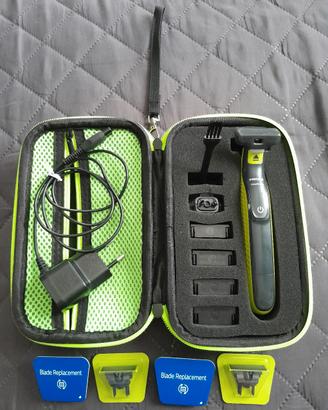Philips OneBlade + Custodia rigida + Accessori + 4