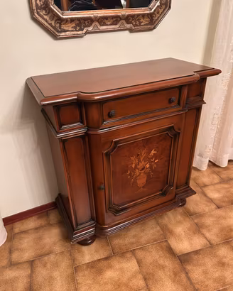 Credenza in legno classico