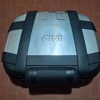 Portapacchi Baule e piastra Givi + Faretti supplem