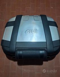 Portapacchi Baule e piastra Givi + Faretti supplem