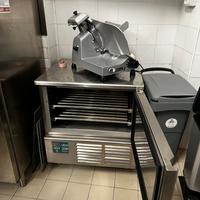 Attrezzatura tavola calda bar
