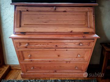 Mobile in legno di pino