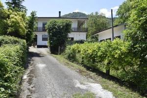 Villa di 220 m² con più di 5 locali e box auto a S