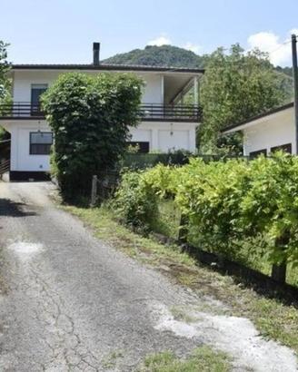 Villa di 220 m² con più di 5 locali e box auto a S