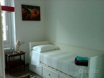 Camera con bagno in appartamento condiviso