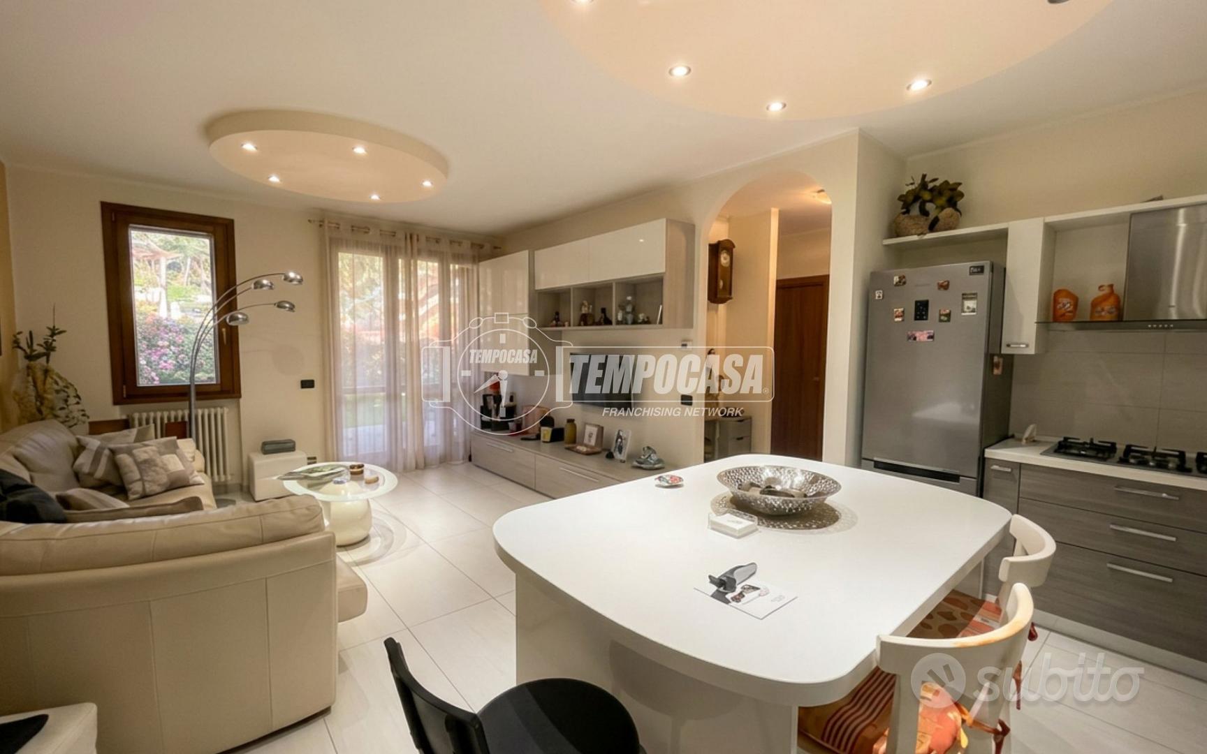 ELEGANTE APPARTAMENTO CON GIARDINO PRIVATO - Vista 2