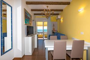 30mt da mare/piscina/vista mare/2 camere/4-5 letti