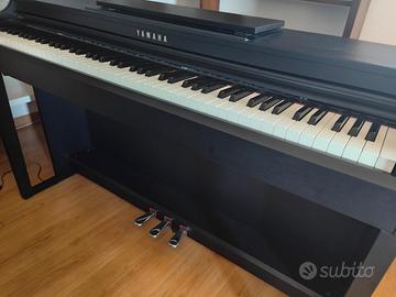 YAMAHA Clavinova CLP525 Black