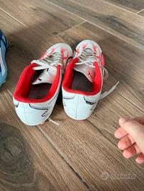 scarpe da calcio leggere la descrizione