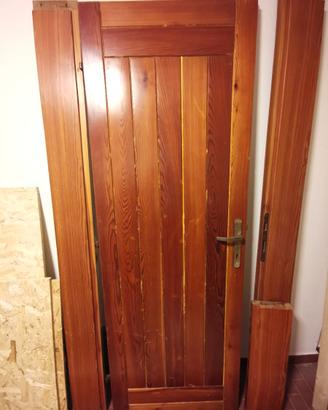 Porta da interno in legno larice massello