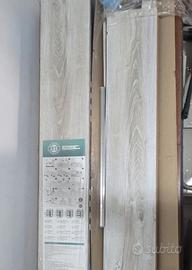 Pavimento laminato con sistema di aggancio UNICLIC