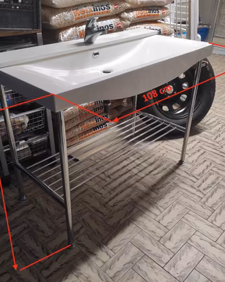 Elegante e spazioso mobile lavabo da bagno