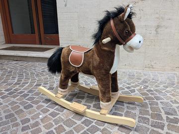 Cavallo a dondolo