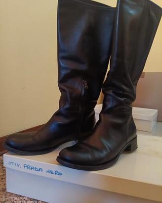 Stivali alti Prada pelle nera tacco basso 37.5