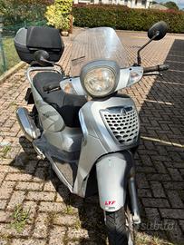 Aprilia scarabeo 200