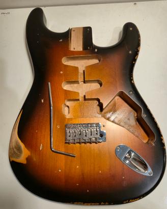 Body stratocaster relic sunburst nitro