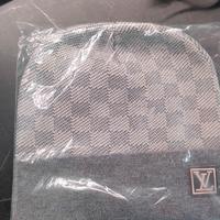 cappello  LV girigio 