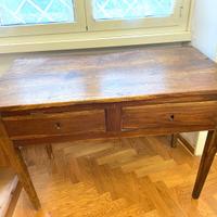 Scrivania antica stupenda e tanti mobili eleganti