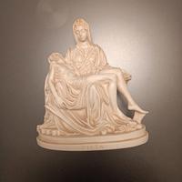 Replica della celebre Pietà Vaticana.