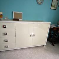 Mobile madia bianco e beige