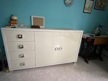 Mobile madia bianco e beige