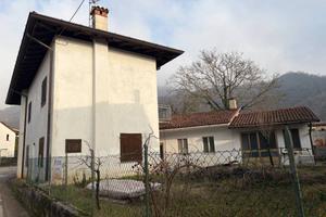 Casa tricamere con giardino