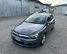 Opel Astra 1.9 16V CDTI 150CV 5 porte Cosmo