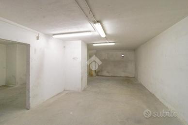 MAGAZZINO A PALAZZOLO SULL'OGLIO