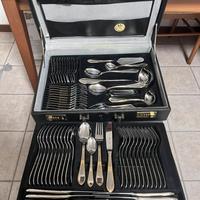 Set posate con valigia