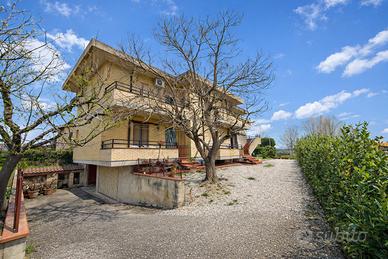 IL438 - Villa a pochi metri dal Lago Trasimeno