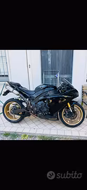 Yamaha r1 big bang 2010
