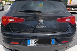 Alfa Romeo Giulietta incidentata per ricambi