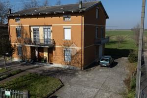 CASA SEMINDIPENDENTE A CADELBOSCO DI SOPRA