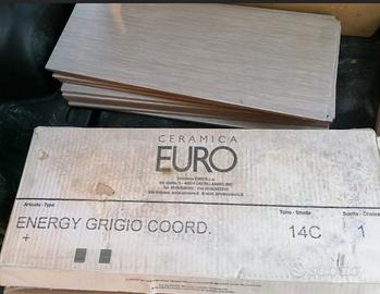 61 piastrelle 20 x 50