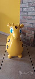Giraffa gonfiabile e cavalcabile