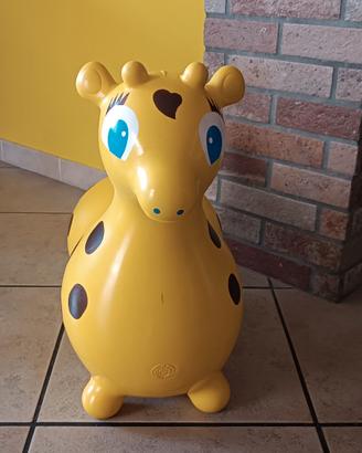 Giraffa gonfiabile e cavalcabile