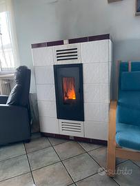 Stufa a pellet Eva Calor in pietra di maiolica