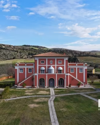 Rustico / Casale di 18844 m² con più di 5 locali e