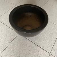 Vaso nero in ceramica rettangolare o rotondo