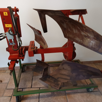 Aratro voltarecchio idraulico