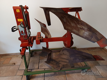 Aratro voltarecchio idraulico