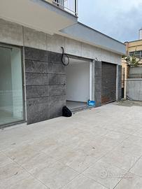 Rifinito negozio tot. ristrutturato pronto uso