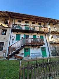 PORZIONE DI TRIFAMILIARE A POSINA