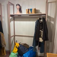 Arredo negozio stand appendiabiti