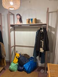 Arredo negozio stand appendiabiti
